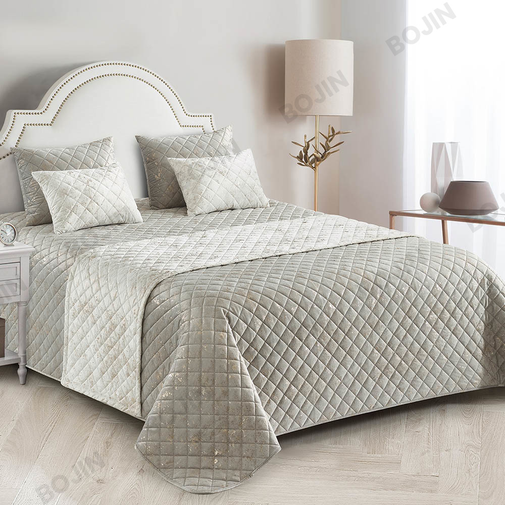 Foil Stamped Dutch Fleece Ultrasonic Quilt Set