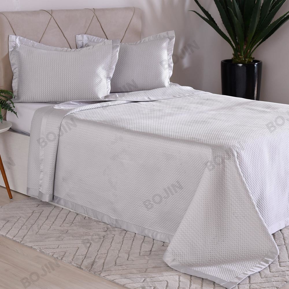Home textile 2-3pcs luxury 100% polyester satin ultrasonic bed spread set bedding set